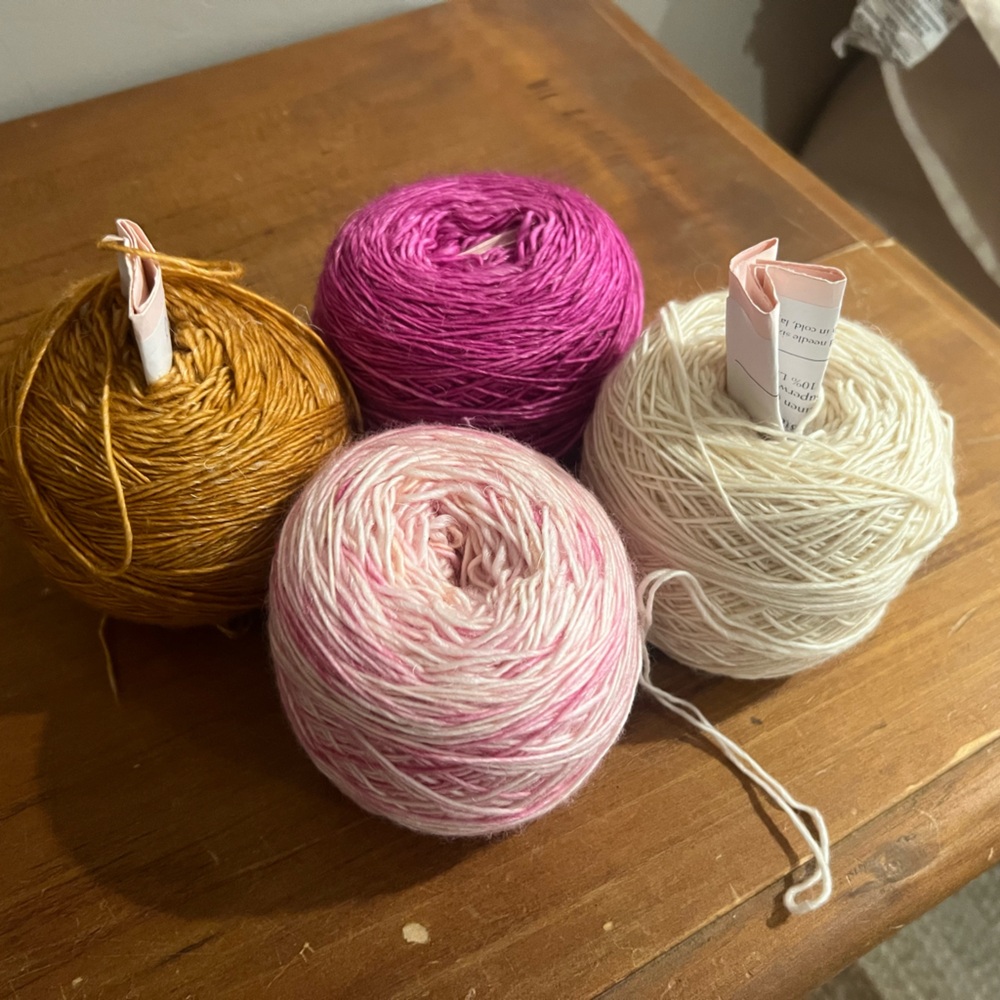 MOONDRAKE Merino-Linen  yarn shawl quantity 4 balls @ 393 yards per ball